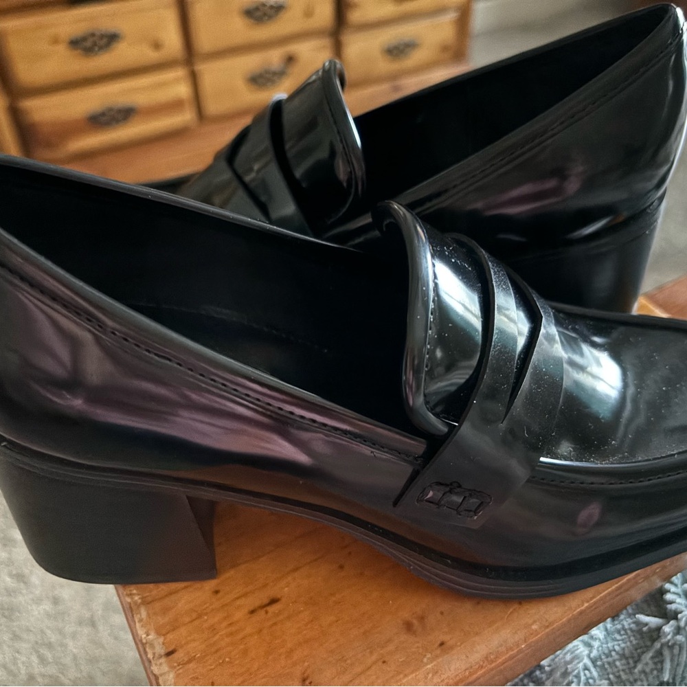 Nine West-Black Patent leather Penny loafers with block heal- size 7